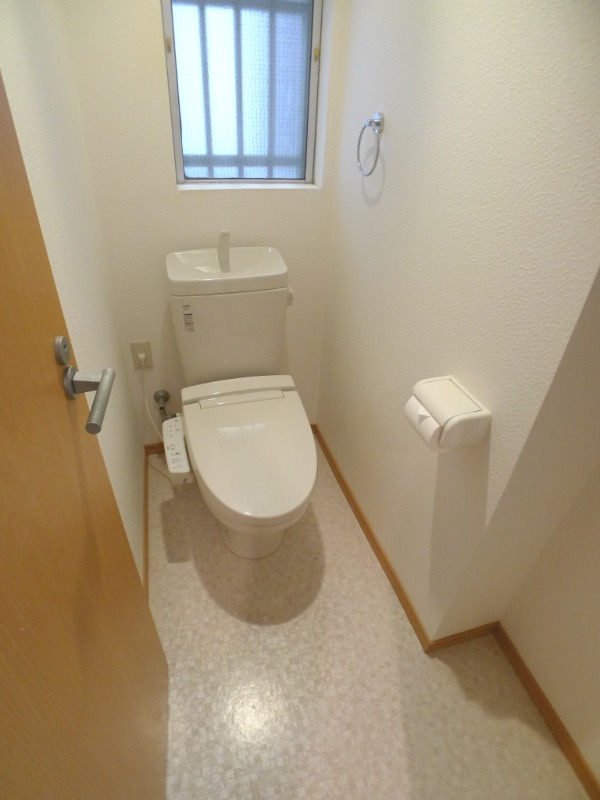 地下鉄桜通線 国際センター駅 徒歩5分 5階建 築52年のトイレ写真