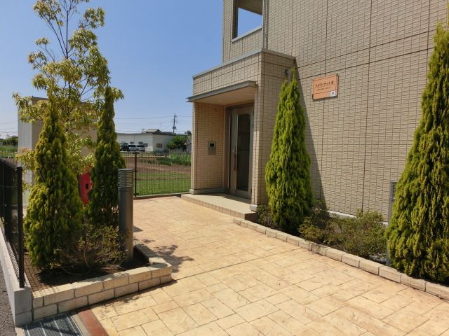 エントランス　綺麗に管理されてます。