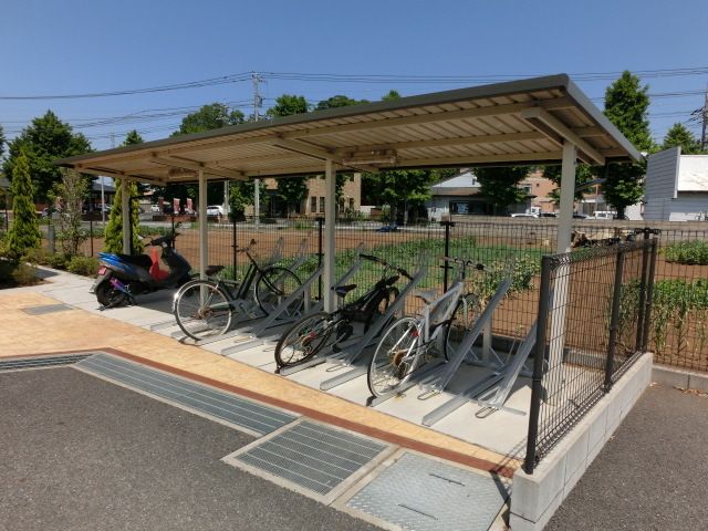 その他共有部分　屋根付きの駐輪場。