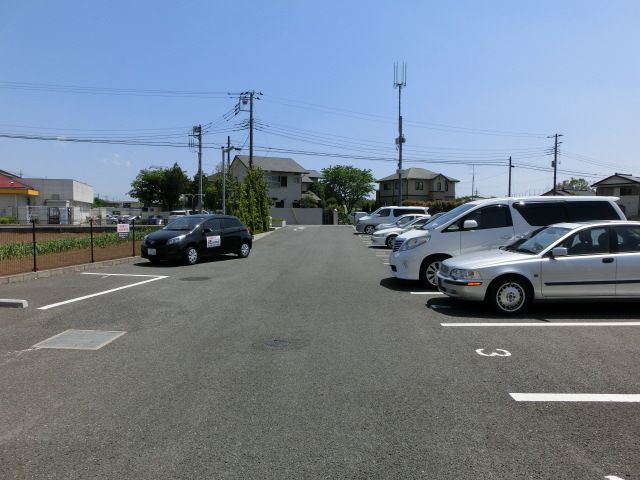 駐車場　敷地内の駐車場。