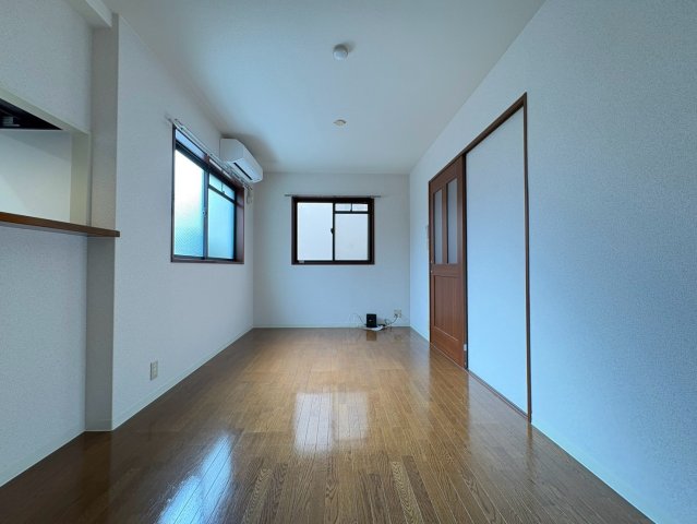 西宮グランドハイツ2の居間写真