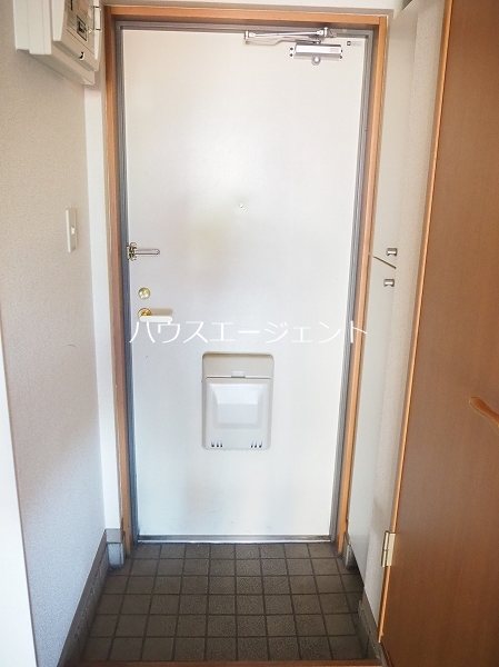 玄関　玄関です。※参考画像・反転タイプ