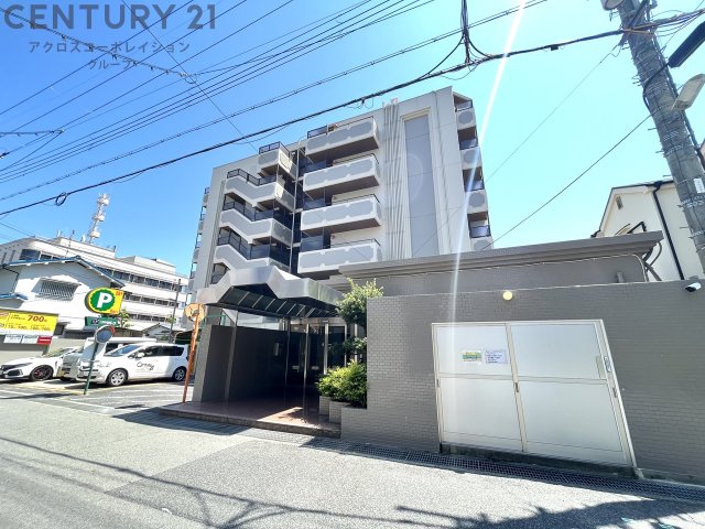 建物外観　オートロックで外部の人間が簡単に出入りできないため安心です。