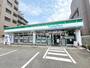 コンビニ　ファミリーマート　三ッ沢上町駅前店（コンビニ）まで183m