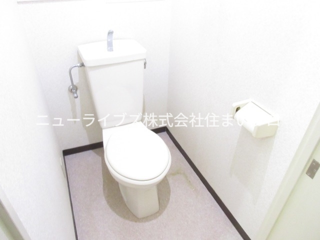 京阪本線 寝屋川市駅 徒歩13分 3階建 築28年のトイレ写真