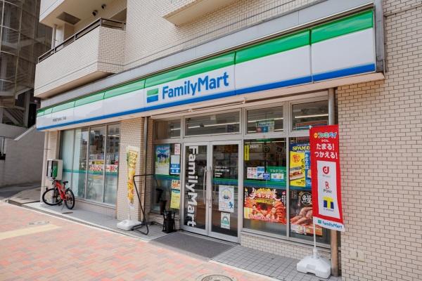 コンビニ　ファミリーマート伊豆屋下目黒三丁目店（コンビニ）まで215m
