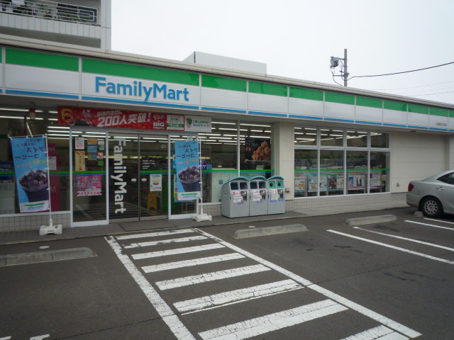 コンビニ　ファミリーマート宮町四丁目店（コンビニ）まで70m