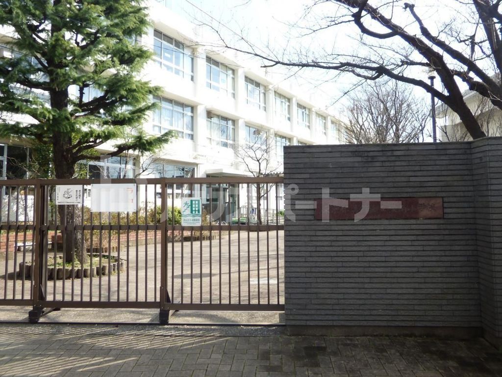 小学校　葛飾区立綾南小学校（小学校）まで320m