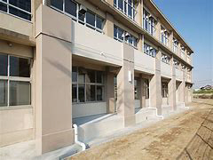中学校　三木中学校（中学校）まで597m