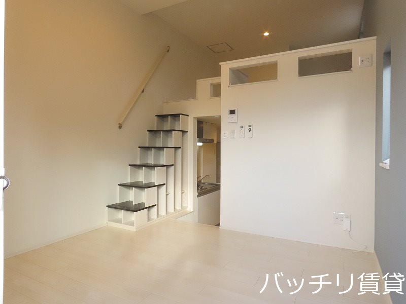 居室・リビング　別号室タイプの為、現状を優先致します。