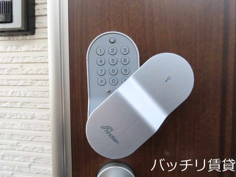 玄関　別号室タイプの為、現状を優先致します。