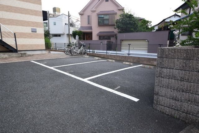 駐車場　★敷地内駐車場あり★
