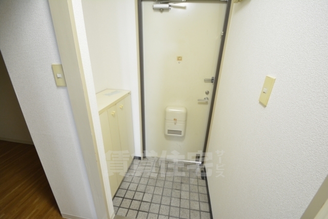 地下鉄四つ橋線 住之江公園駅 徒歩3分 5階建 築37年の玄関写真