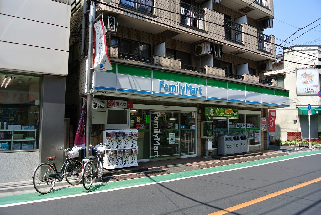 コンビニ　ファミリーマート熊代栄町店（コンビニ）まで221m
