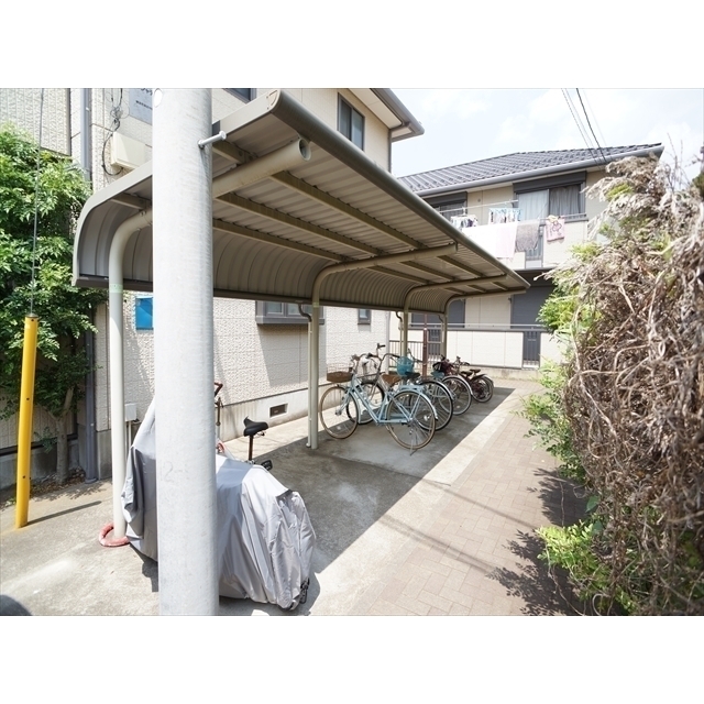 その他共有部分　屋根付き駐輪場がございます♪