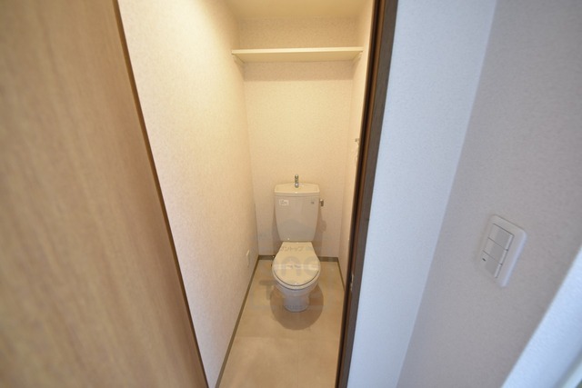 地下鉄御堂筋線 江坂駅 徒歩5分 8階建 築25年のトイレ写真