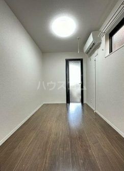 ベイルーム西横濱Iの居間写真