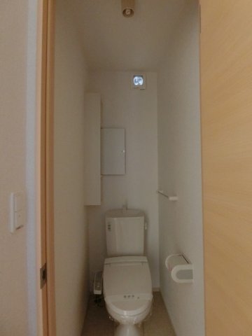 ＪＲ境線 三本松口駅 徒歩7分 2階建 築12年のトイレ写真
