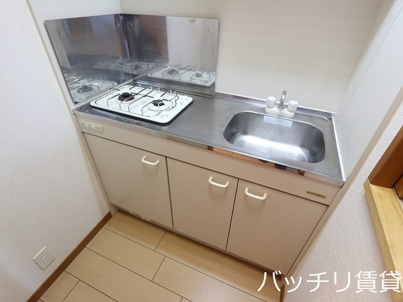 キッチン　別号室タイプの為、現状を優先致します。