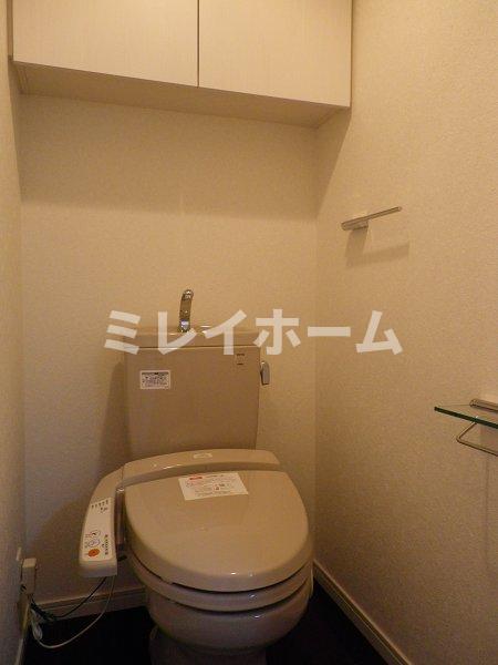 トイレ　同建物内、別のお部屋の参考写真になります。