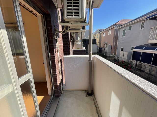 バルコニー　別部屋同一間取りのお写真となります。