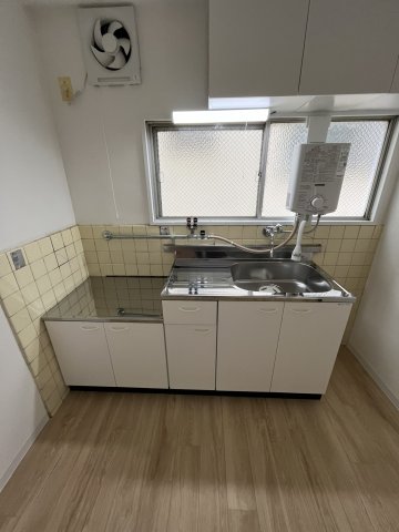 キッチン　(参考）同マンション他部屋の写真