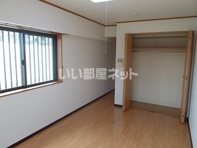 エレガンスゆいの居間写真