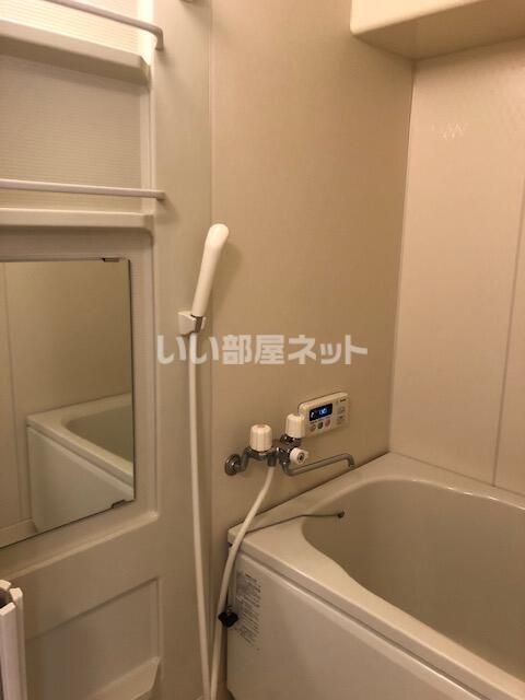 網川原県庁前マンションの風呂写真