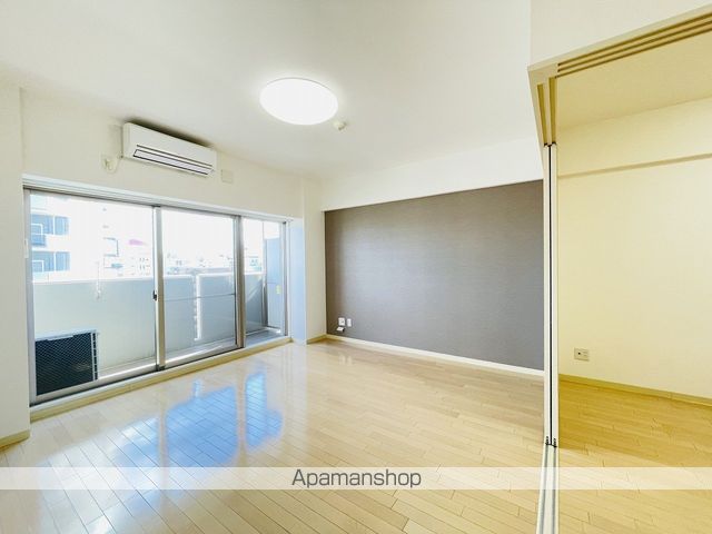 ルーエ千種の居間写真