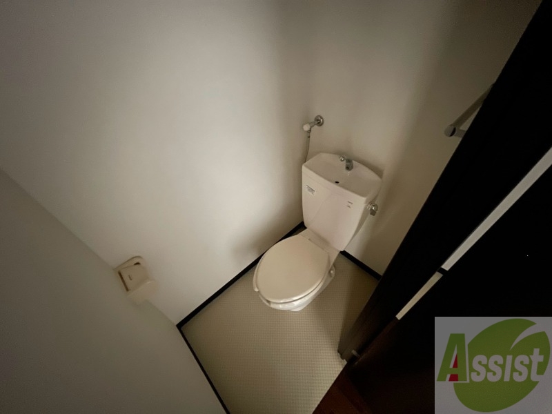 トイレ　こちらはトイレです。清潔感があり、安心して使用できます。
