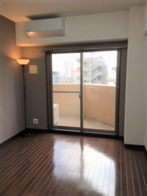 ロイヤルレジデンス新大阪の居間写真