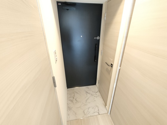 玄関　別部屋の写真