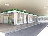 コンビニ　ファミリーマート（コンビニ）まで240m