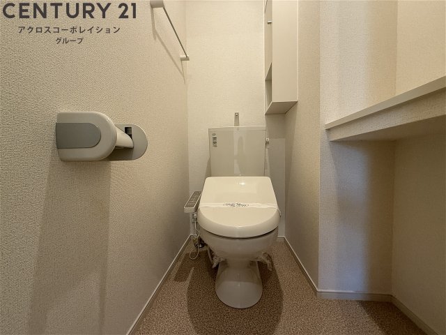 トイレ　温水洗浄便座付きのトイレです♪