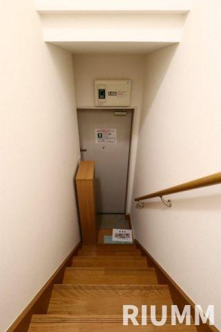 東急東横線 祐天寺駅 徒歩6分 2階建 築12年の玄関写真
