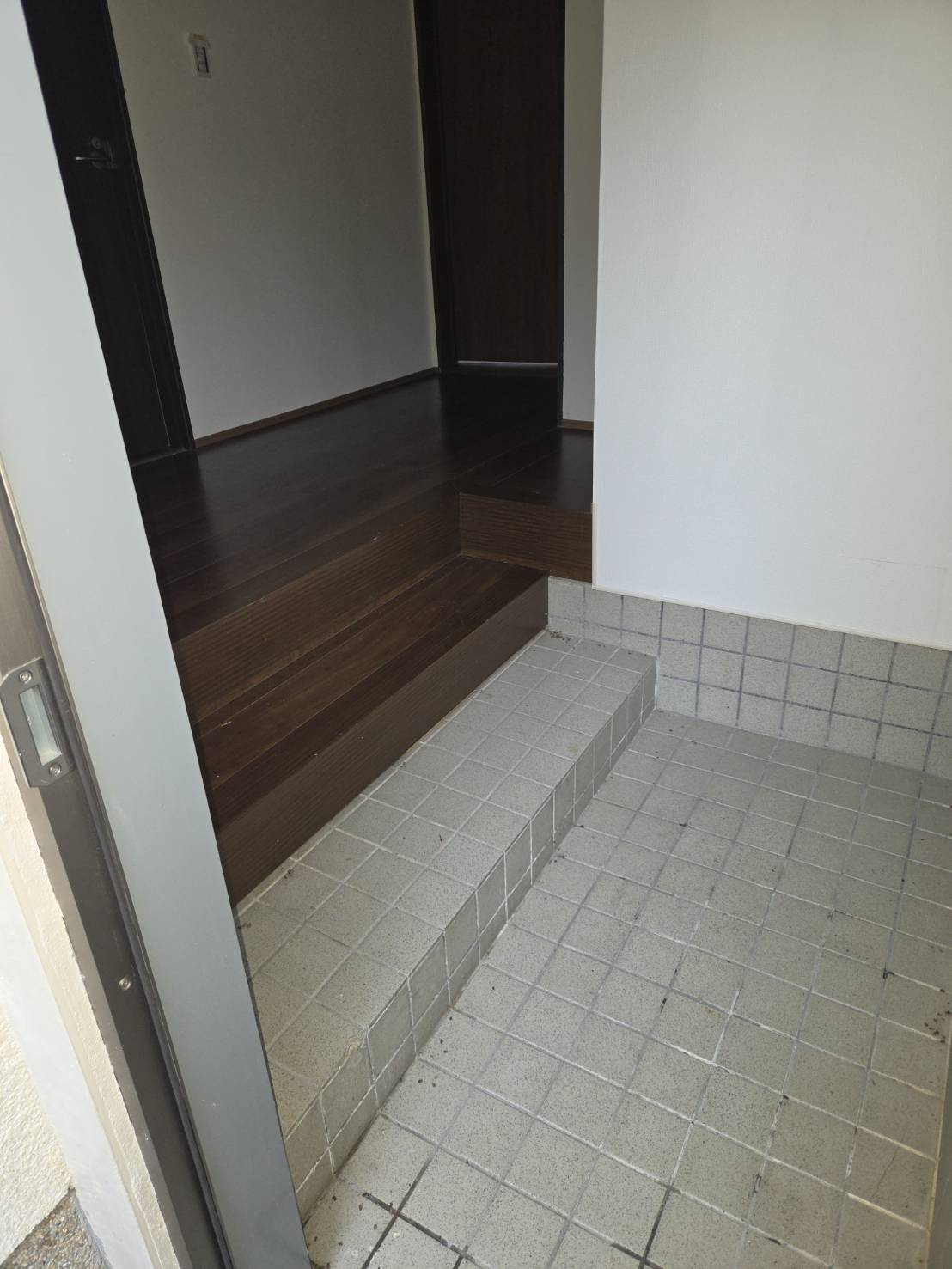 神戸市長田区大谷町3丁目戸建の玄関写真