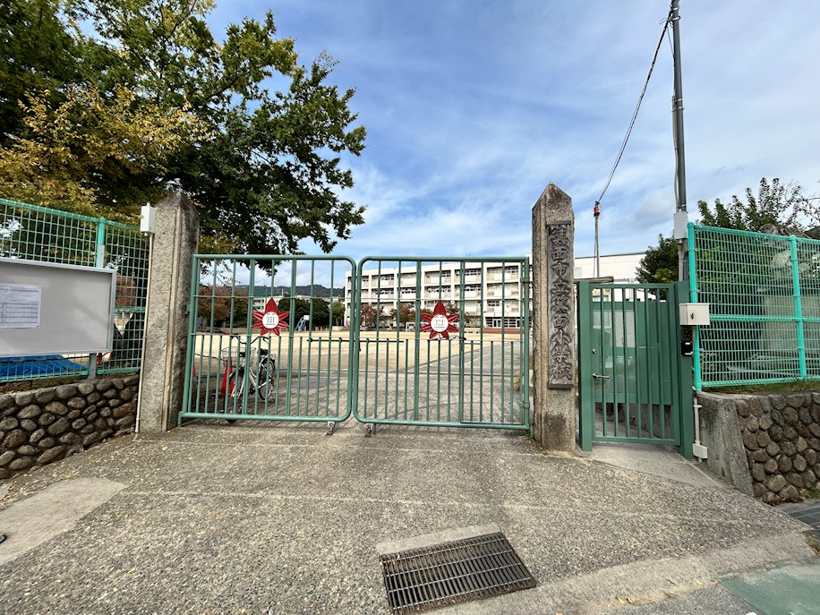 小学校　箕面市立箕面小学校（小学校）まで264m