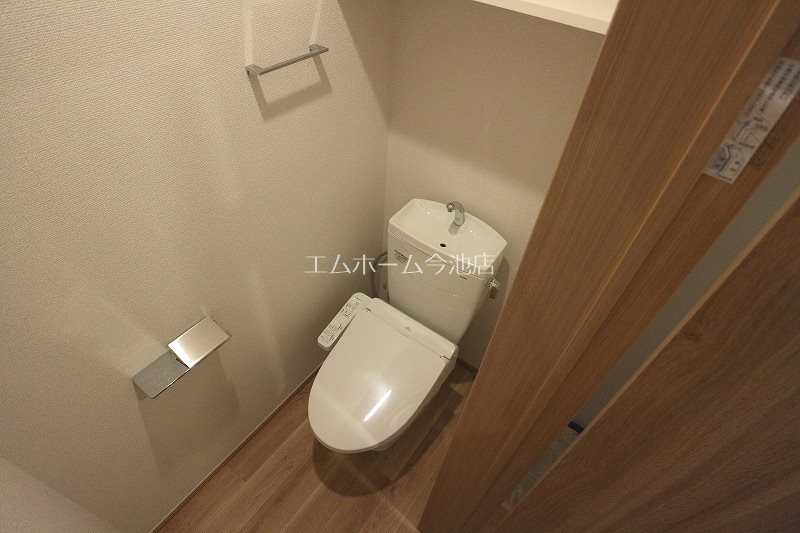 トイレ　温水洗浄便座付トイレ