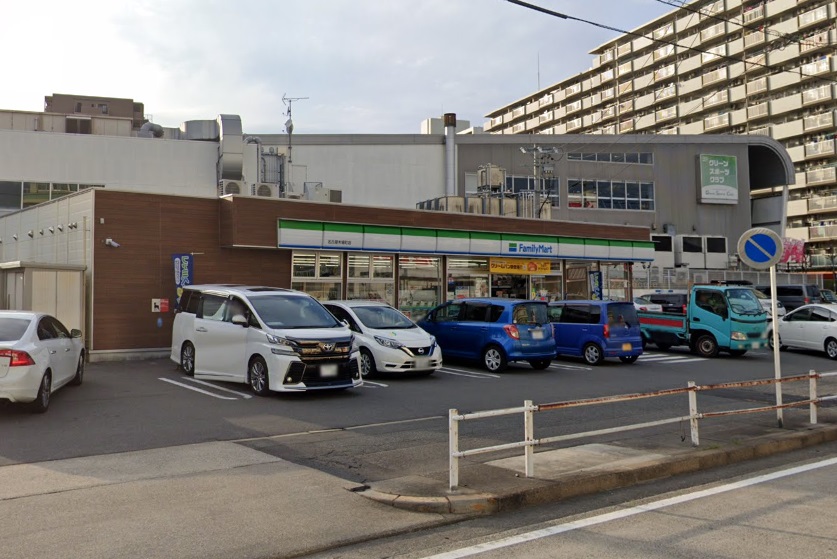 コンビニ　ファミリーマート 名古屋木場町店（コンビニ）まで120m
