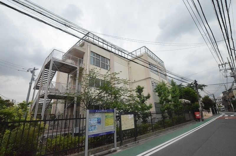 小学校　伊藤小学校（小学校）まで477m