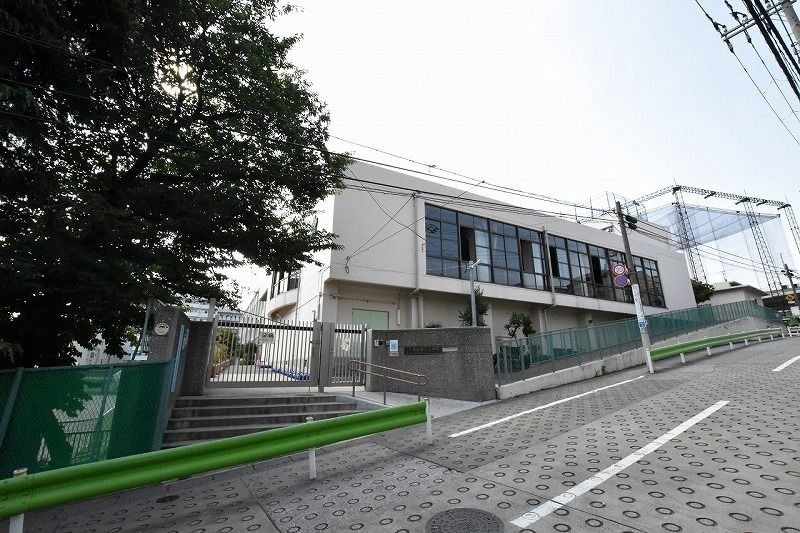 小学校　馬込第三小学校（小学校）まで869m