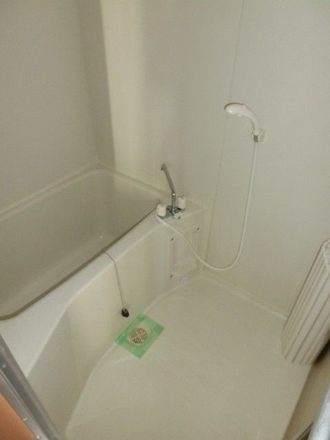 バス・シャワールーム　綺麗なお風呂です。