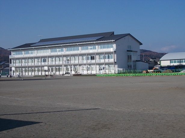 中学校　栃木市立西方中学校（中学校）まで1922m