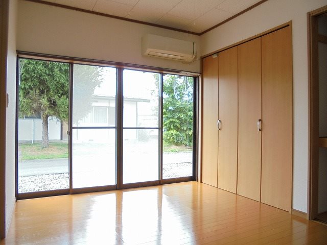 上高田戸建 南棟の居間写真