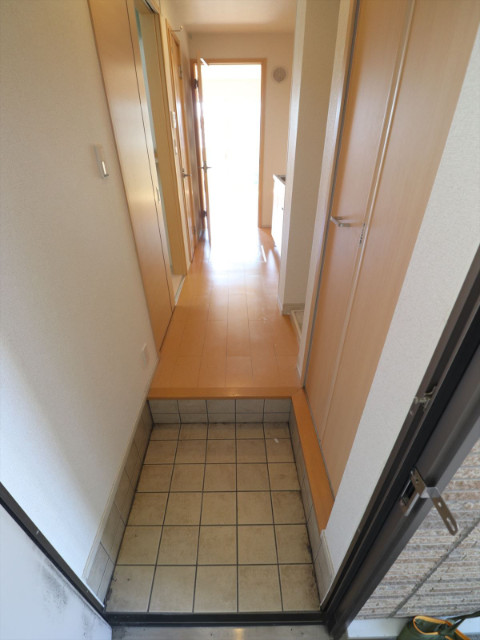 玄関　靴箱付き