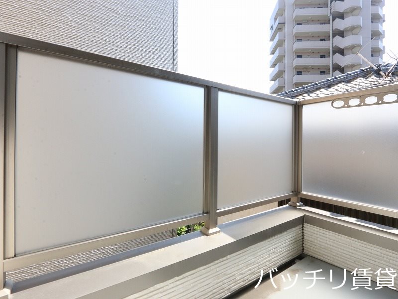 バルコニー　別号室の画像。現況を優先します。