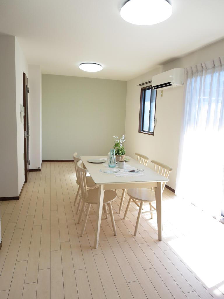 居室・リビング　お洒落なアクセントクロスです