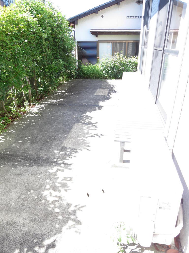 庭　広めの専用庭で洗濯物もたくさん干せます
