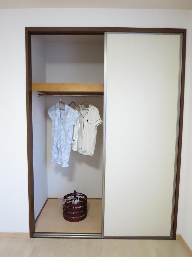 収納　押入れをクローゼットタイプに変更してます