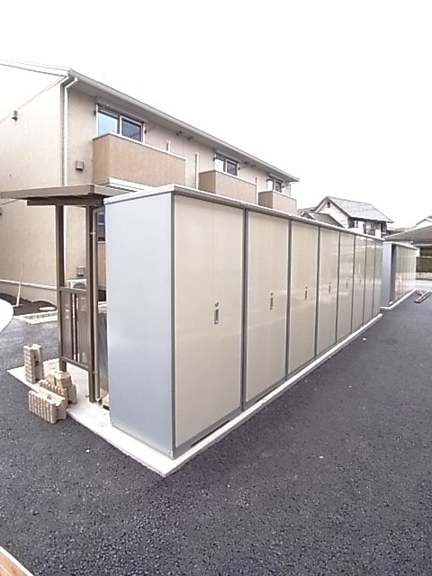 その他設備　各部屋に物置が付いて、アウトドアの収納にとっても便利！